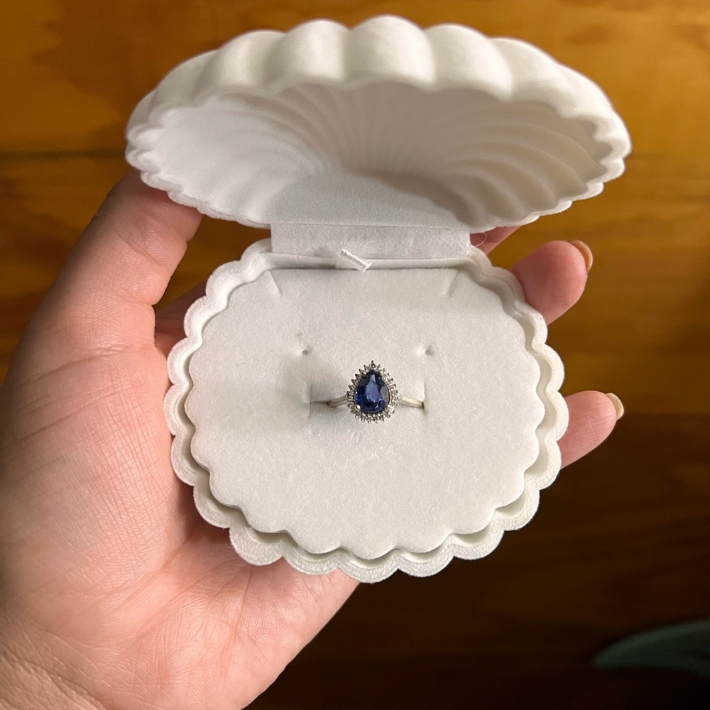 Sapphire ring pear shape